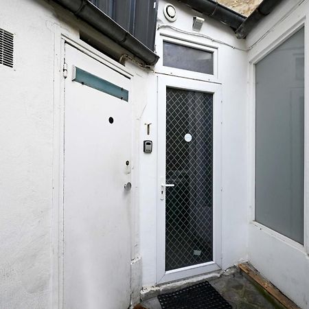 Апартаменты 2 Bed Modern Fully Furnish Flat,Close To Buttes Chaumon Park Париж Экстерьер фото