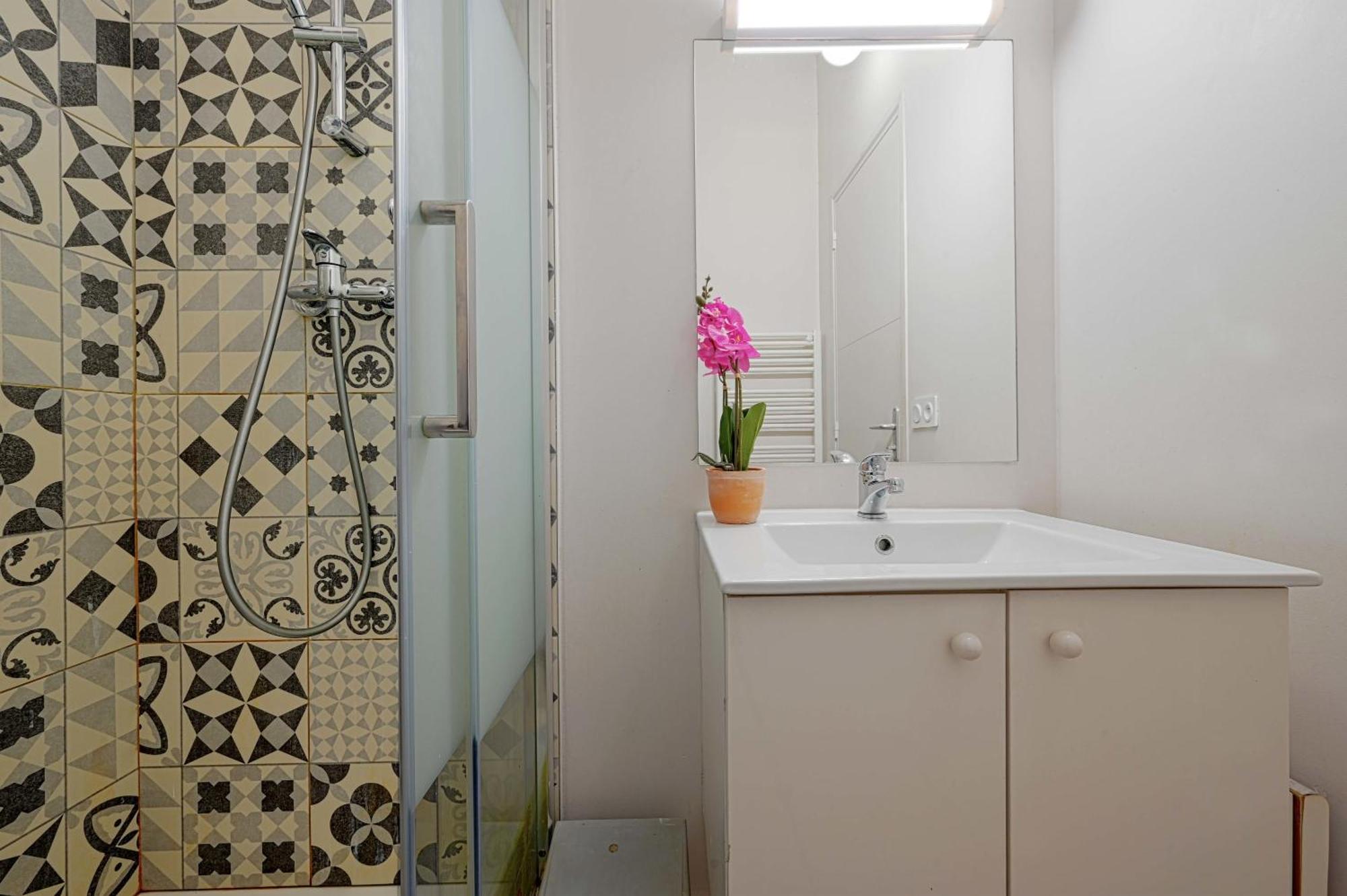 Апартаменты 2 Bed Modern Fully Furnish Flat,Close To Buttes Chaumon Park Париж Экстерьер фото